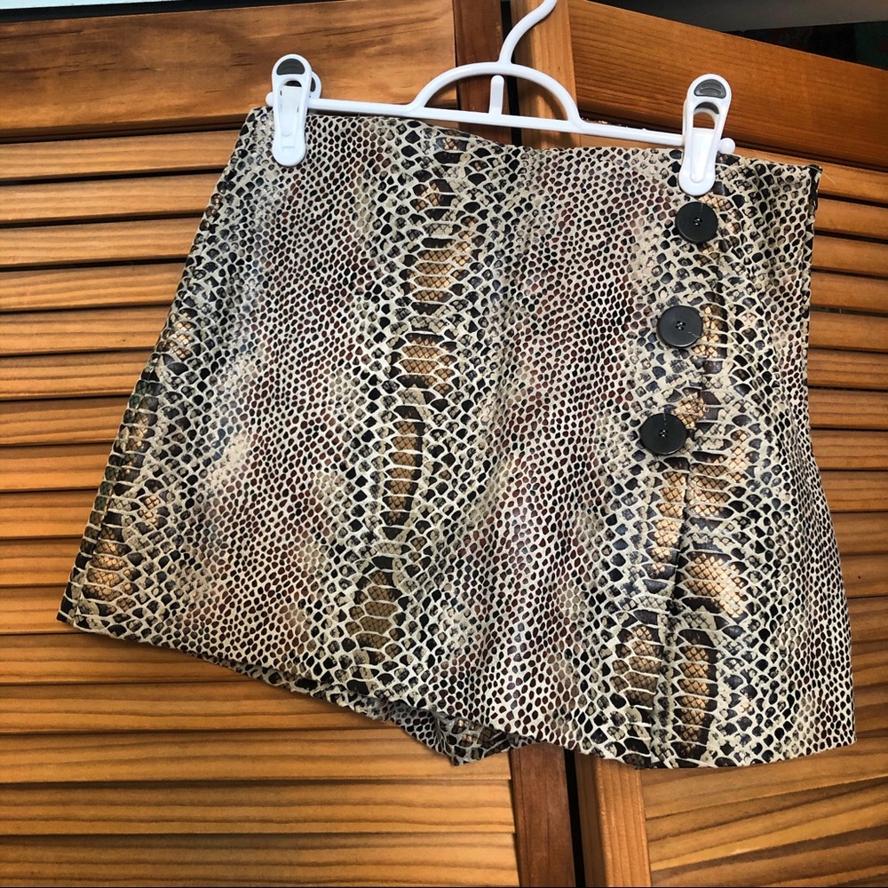 Snake skorts